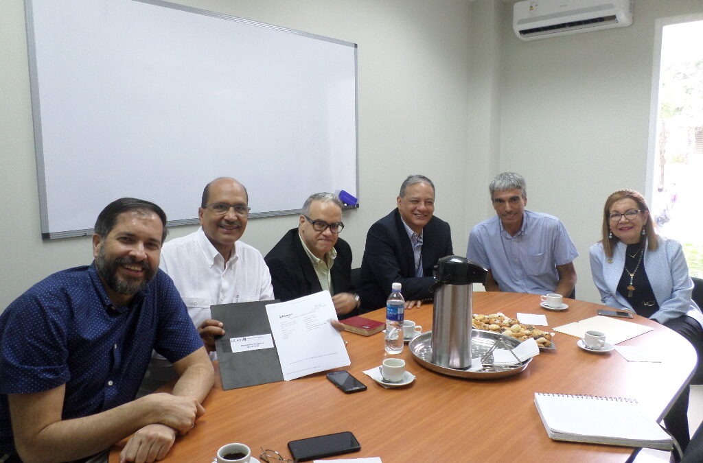 Promoción de Derecho de 1986 realizó un donativo a la campaña #ContigoEsPosible