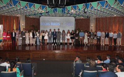 Los graduandos de la clase 2025 celebran el fin de sus estudios en su encuentro con el Rector