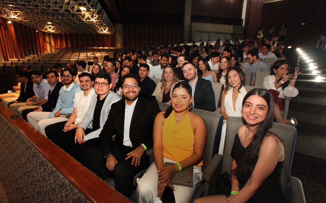Graduandos del 2026 celebran la culminación de sus estudios con el rector